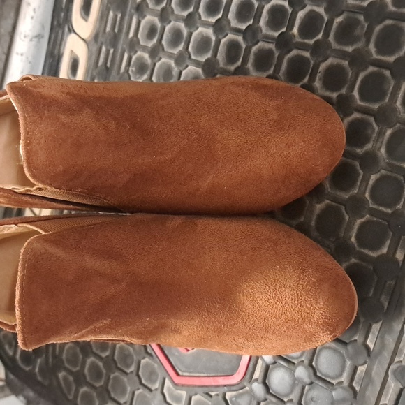 Boots - Picture 2 of 4